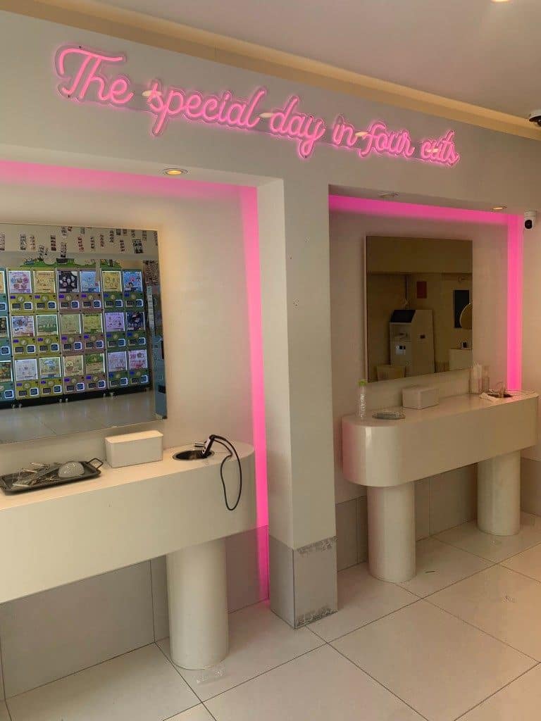 Life4Cuts Hongdae mirror area with pink neon sign